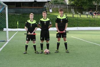 La terna arbitrale della finale