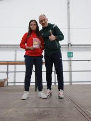 Linda Flematti premiata dal presidente dello SC Sondalo Luca Piralli